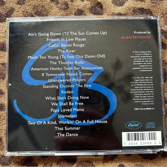 Garth Brooks CD Lot: The Hits (1994) & The Chase (1992) 🎶 - Picture 5 of 10